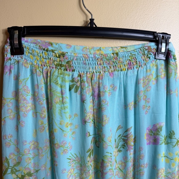 Vineyard Vines, blue floral tiered, ruffle maxi. Medium. - Picture 6 of 9